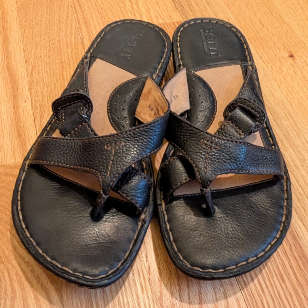 BORN Black Leather Strappy Comfort Sandals 7.5 EUC